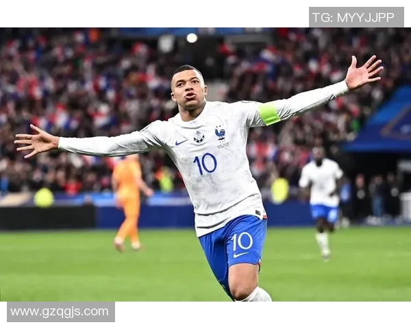 法国足球天才卡姆巴佩的成长历程与国际赛场表现分析